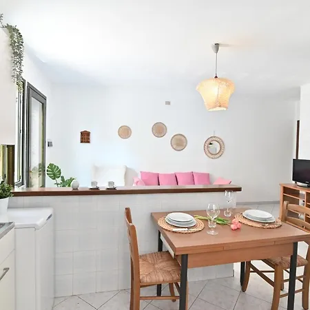 Izzhome Central Cozy Appartamento